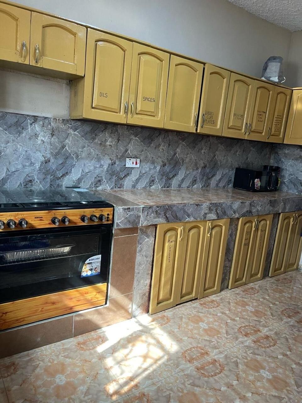 Caroline Trail Vila Freetown Exterior foto